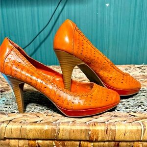 Andrew Geller platform toe heels